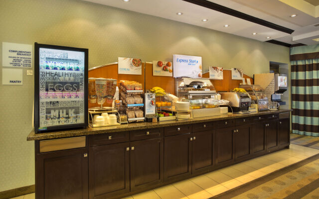 Holiday Inn Express & Suites Kingston Central by IHG