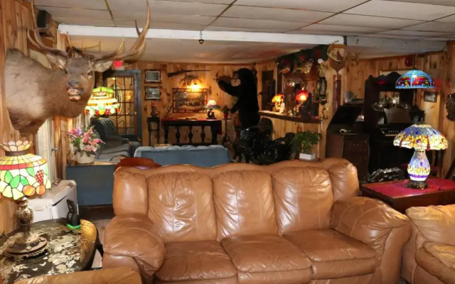 Colonial inn