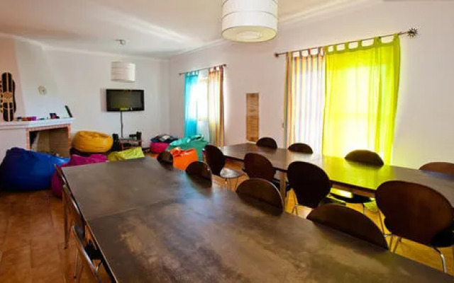 Good Feeling Hostel & Guesthouse