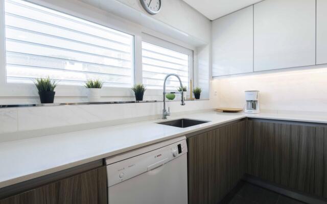 Sesimbra Stylish Villa by Homing