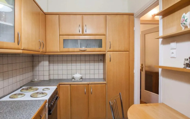 Beautiful Retro Apt in Koukaki