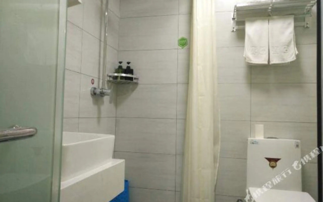 Home Inn Huayi (Tangshan Station West Square)