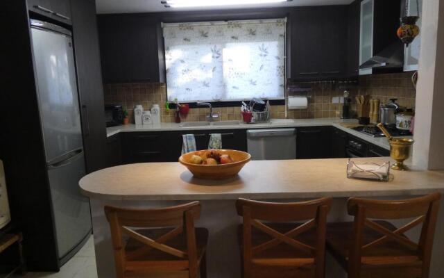 Lola's Cottage & Garden