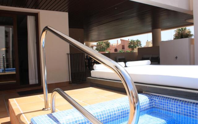 104 - Apartment with private swimming pool