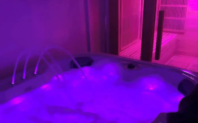 Perfect Couple Retreat To Relax With Hot Tub&sauna