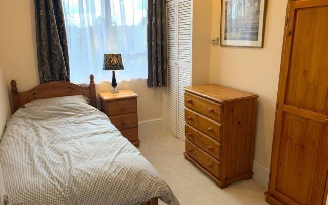 Elegant 2 Bed Georgian Apartment in Herne Bay