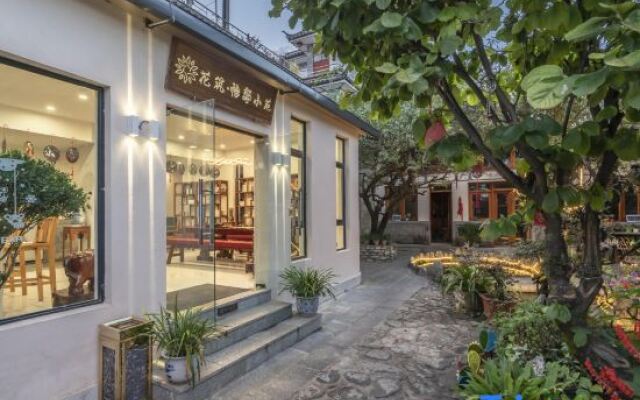 Yixin Courtyard hotel (Dali Ancient City South Gate)