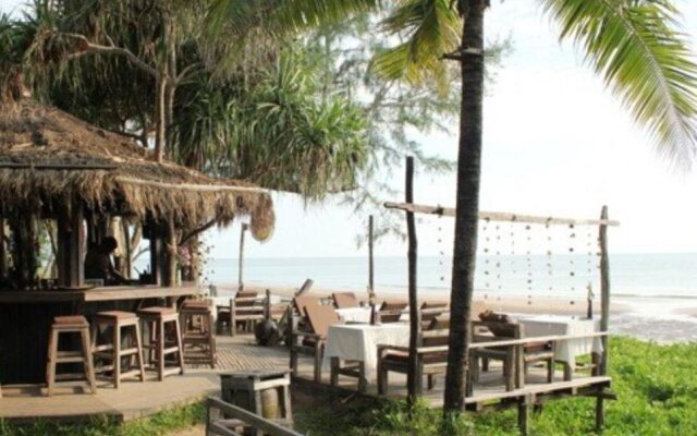 Chivaree Hotel And Resort