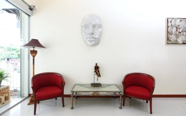 V Check Inn Sukhumvit 22