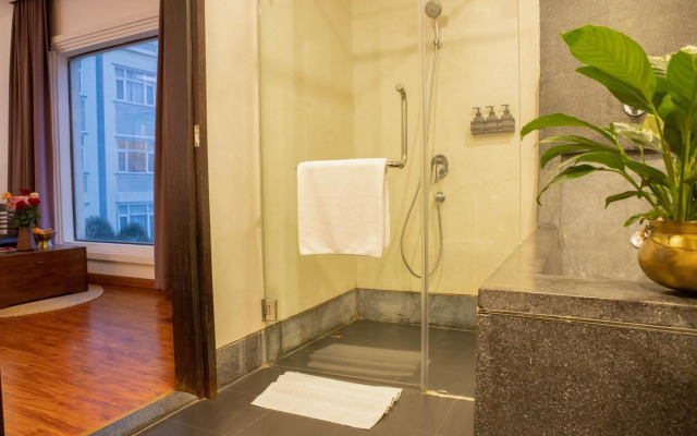 La Rose Suites