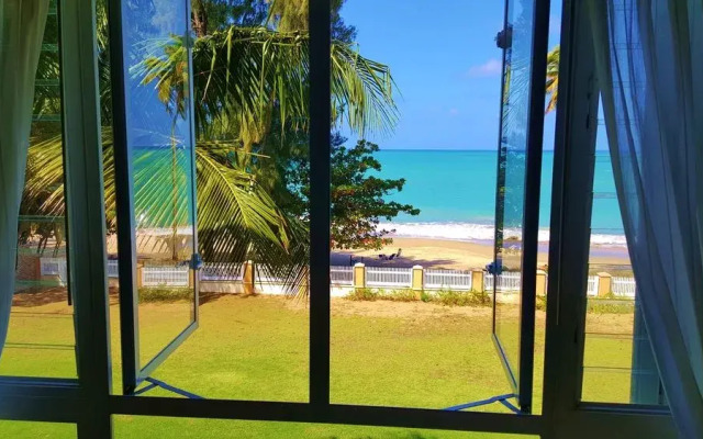 Real Beach Front Luxury Penthouse Villa