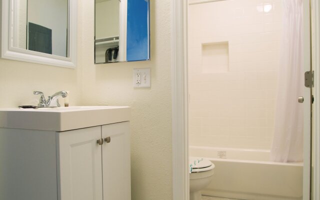 Siegel Slots and Suites
