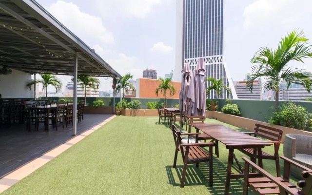 OYO 139 The Marque Hotel