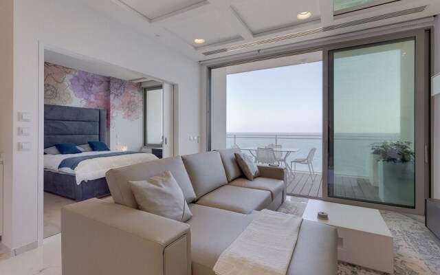 Luxury Apt Ocean Views in Tigne Point, With Pool