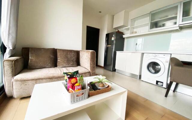 The Astra 2bedroom,close night bazaar and old city