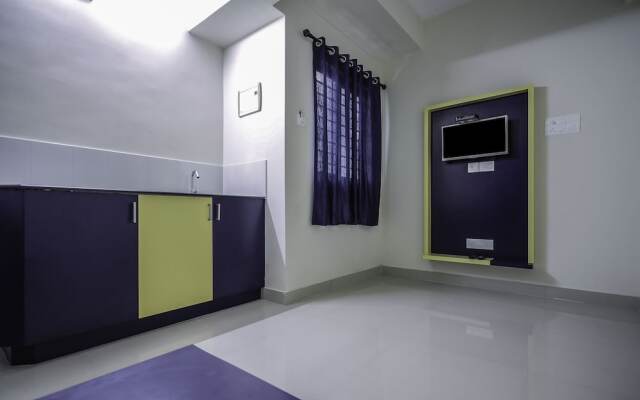 Oyo 15825 Blue Berry Apartments