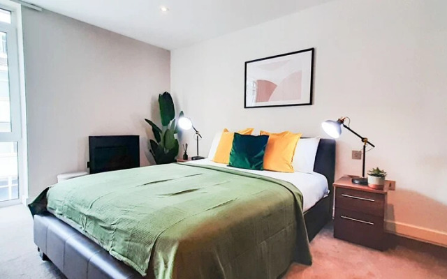 Two Bed Serviced Apt in Old Street