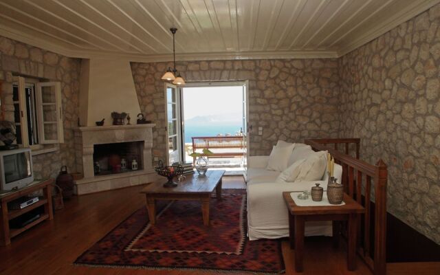 Spacious Villa in Vasiliki with Swimming Pool & Hot Tub