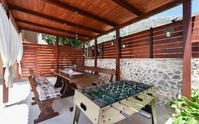 Beautiful Home in Kastel Sucurac With 3 Bedrooms, Wifi and Outdoor Swimming Pool