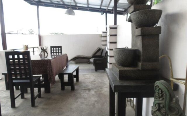 Monti's Place Dine & Bed