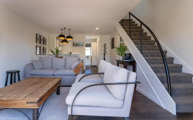 Chester Street West Apartment