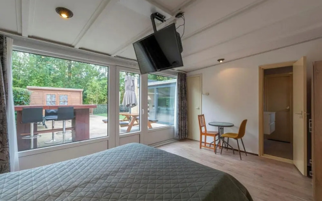 Bungalow Near Sint Maartenszee Beach