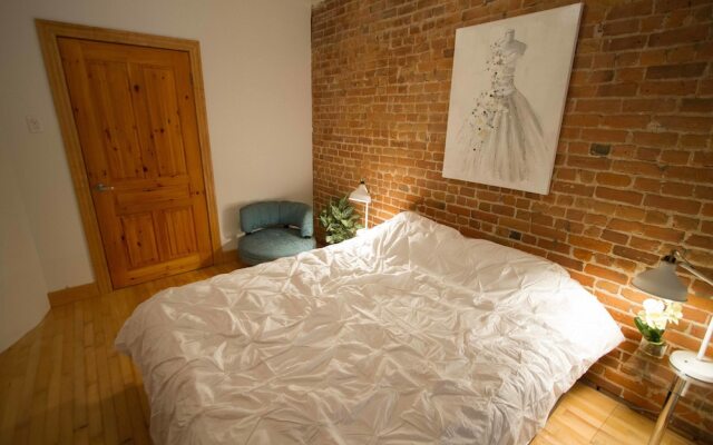 MTLVacationRentals - The City Chalet