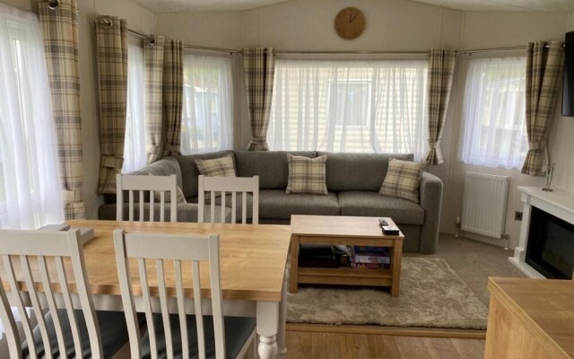 Cozy 2 Bedroom Lodge in Sandown, Isle of Wight