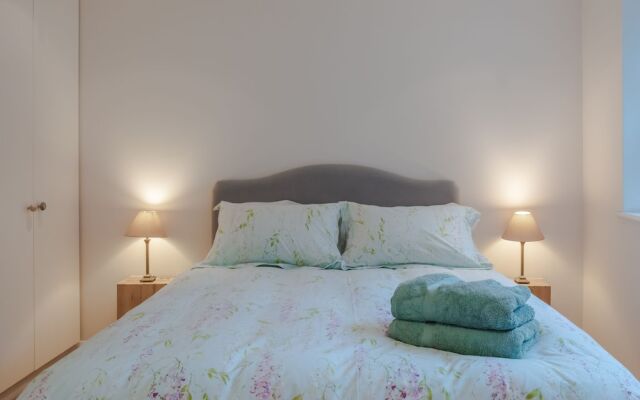 Bright Two Bedroom Ground Floor Apartment