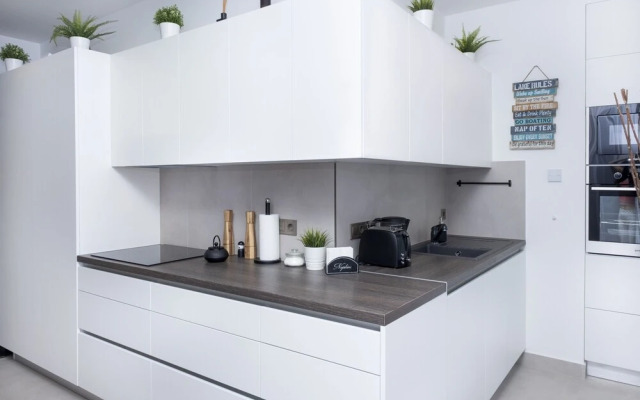 Elisabeth Downtown Apartments by UrbanRent