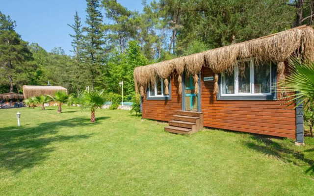 Yusalis Garden Hotel +12 Adult