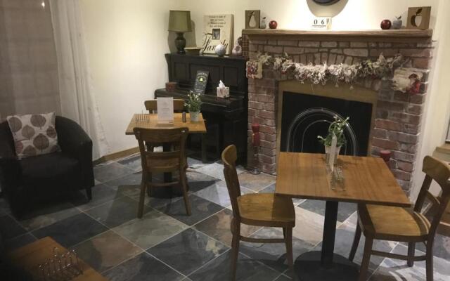 Deri-Down Guest House