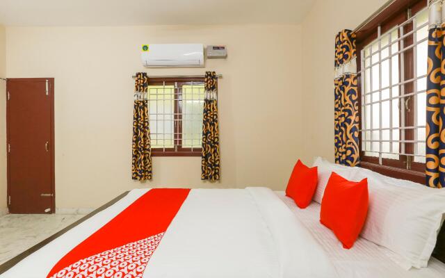 OYO Flagship 68453 Essential Residency