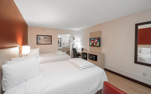 Red Roof Inn PLUS+ & Suites Naples Downtown-5th Ave S