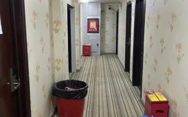 Urumqi Xinyuan Hotel (Tonghui Used Car Market)