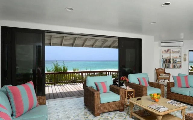 Oceanfront Elegance: Lovely Home With Views