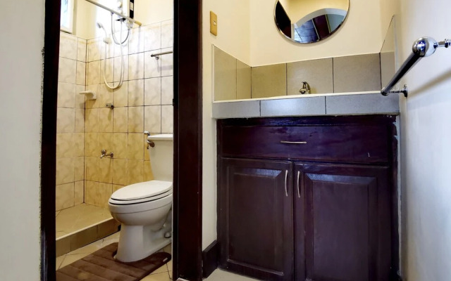 Den Den Guesthouse