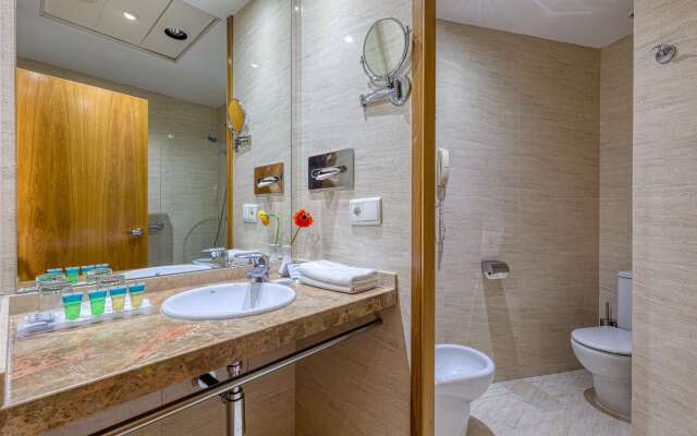 Отель Senator Parque Central