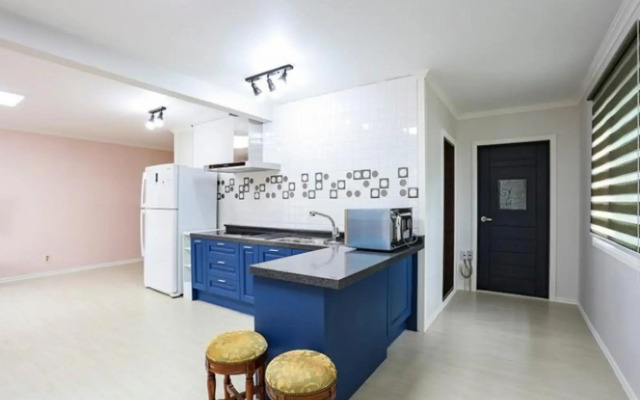 Seokmodo Beach White House Pension