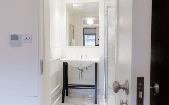 Five Bedroom Near Camden Arts Centre by Bevilla