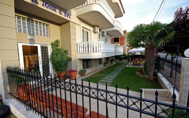 John & Eve Hotel