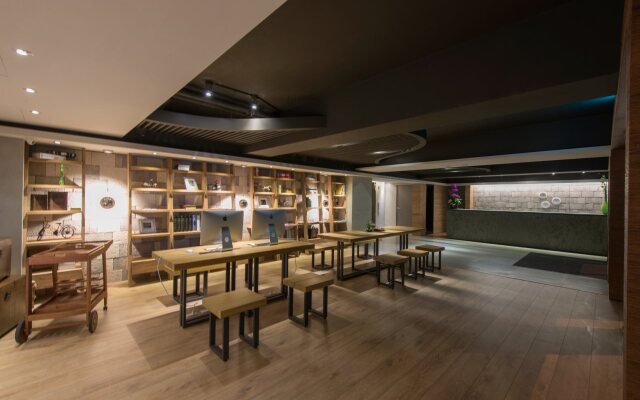 Simple Plus Hotel