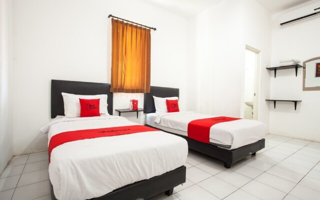 RedDoorz Plus near Galaxy Mall