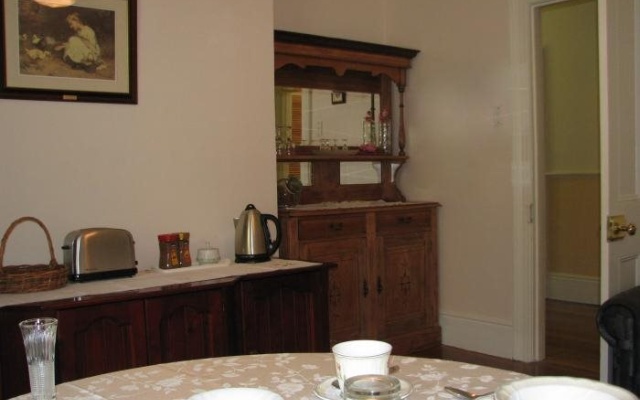Glenbrook House and Cottage – Guest Rooms – Penguin