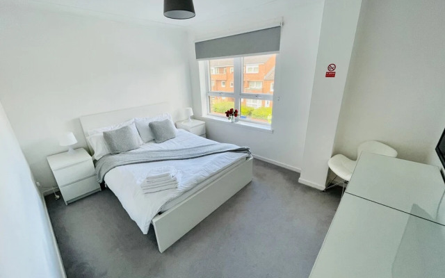 Modern 2 bed Apartment Near City Centre
