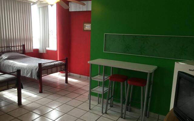 Unidades Privadas con AC-TV-WiFi y Estacionamiento en Centro de MTY