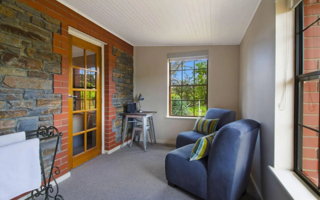 Stonewell Cottages & Vineyards