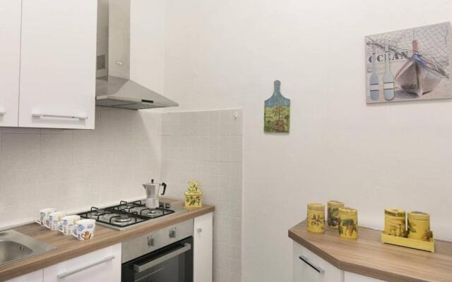 ALTIDO Lively 3BR Villa with Shared Garden, 50m from Beach