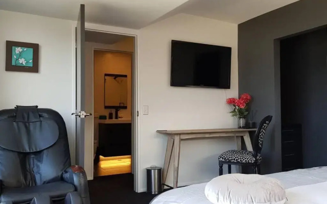 Penthouse Studio - Amazing Lake Views