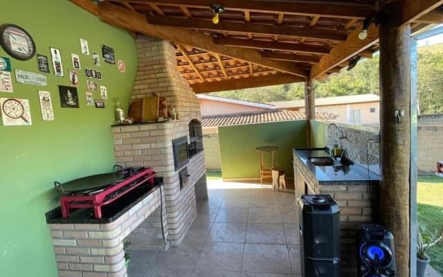 Linda Chacará Com Piscina Climatizada